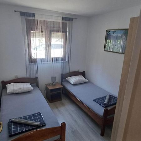 Ferienwohnung Leo Vir Exterior foto