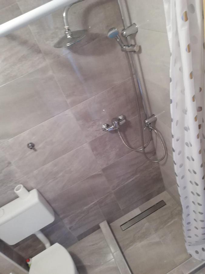 Ferienwohnung Leo Vir Exterior foto