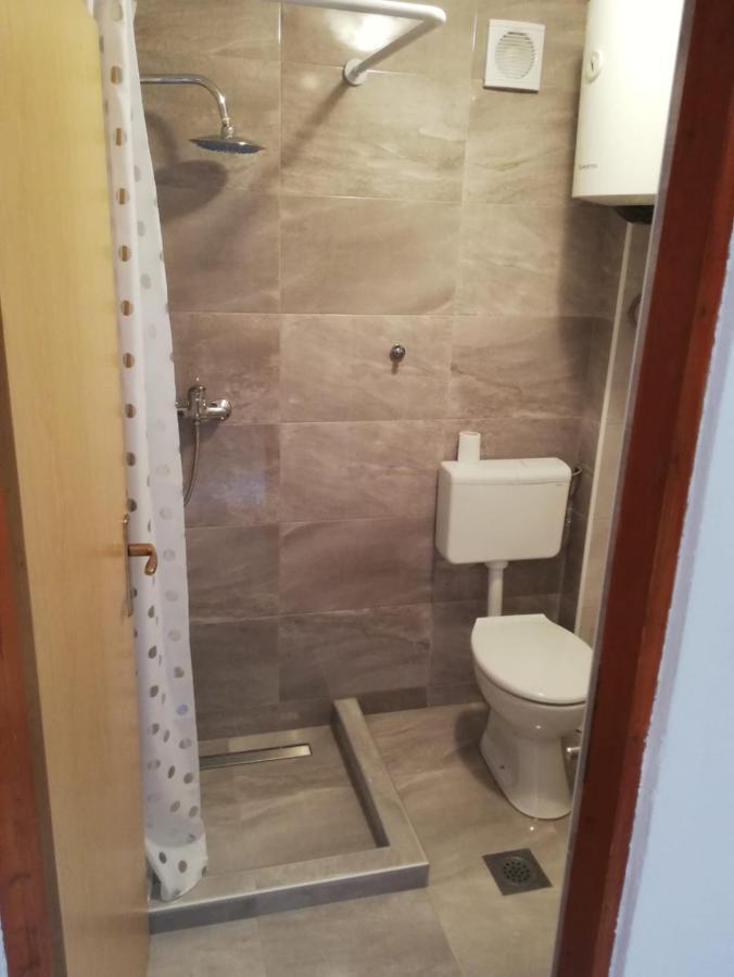 Ferienwohnung Leo Vir Exterior foto