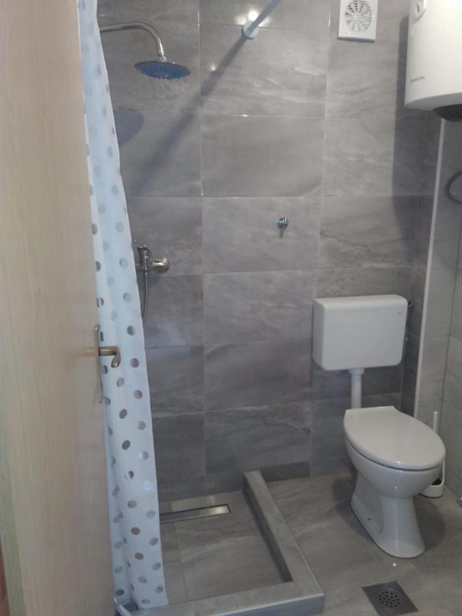 Ferienwohnung Leo Vir Exterior foto