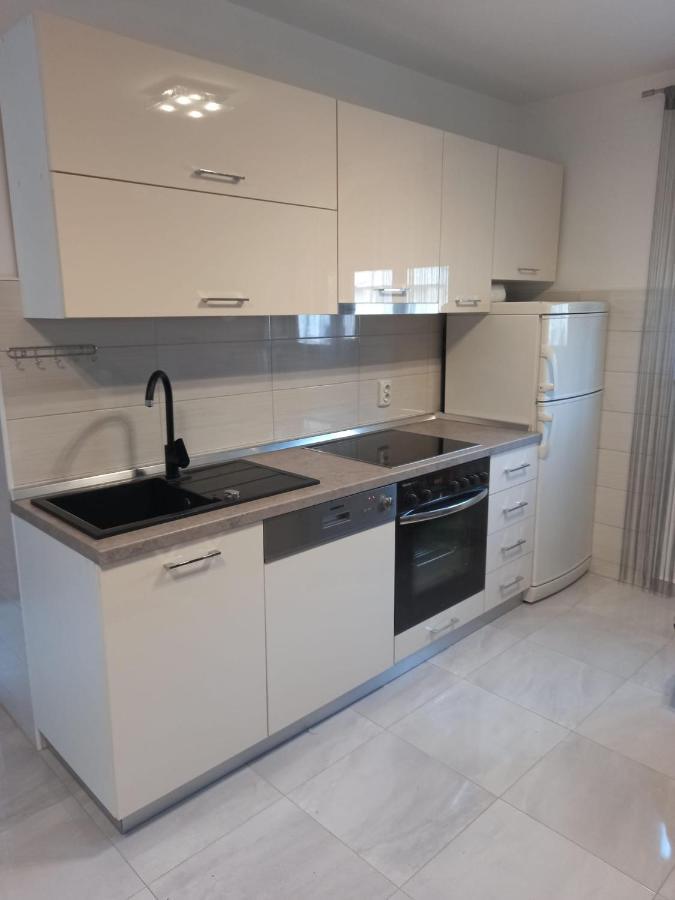 Ferienwohnung Leo Vir Exterior foto