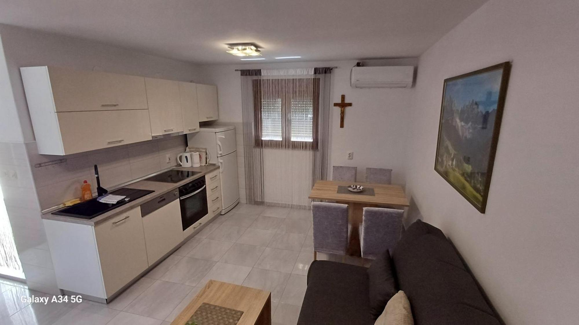 Ferienwohnung Leo Vir Exterior foto